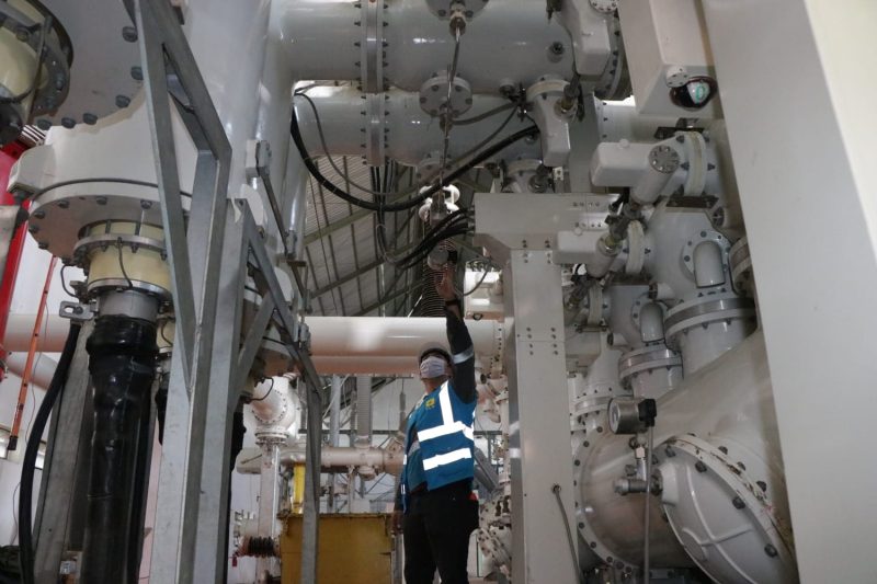 PT PLN (Persero) terus meningkatkan pemakaian produk dalam negeri di berbagai proyek kelistrikan demi memacu pertumbuhan industri dan perekonomian  nasional. 