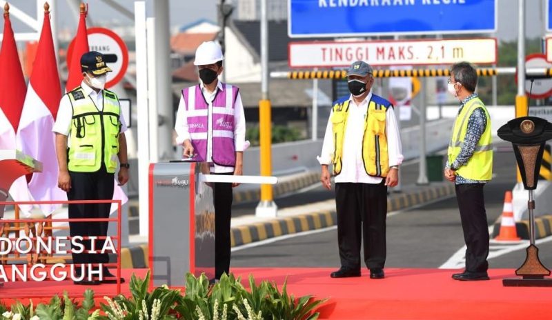 Presiden RI Joko Widodo meresmikan Jalan Tol Enam Ruas Jalan Tol dalam Kota Jakarta, Segmen Kelapa Gading-Pulo Gebang, Senin (23/08) pagi