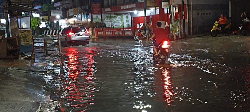 Genangan Air pasca Hujan pada Rabu 29 September 2021, malam [Photo Abror Vandozer]