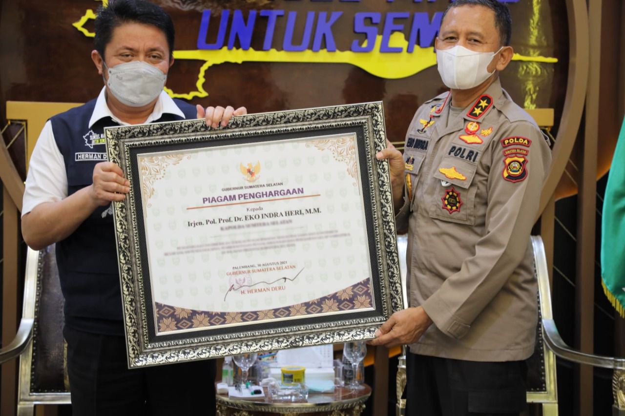 Gubernur Sumsel H Herman Deru Lepas Irjen Pol Prof Dr Eko Indra Heri S MM dengan Penghargaan dan Doa