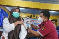 SMKN 1 Palembang menggelar pelaksanaan vaksinasi bagi pelajarnya, Jumat (10/9/2021).