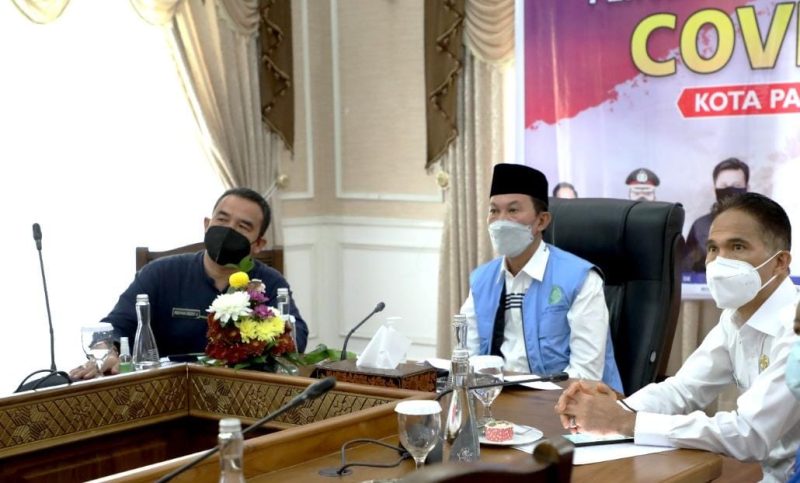 Wali Kota Palembang, H Harnojoyo berpartisipasi pada Webinar Whistleblowing System [WBS] terkait Tindak Pidana Korupsi Terintegrasi Pembangunan Budaya Organisasi dan Peningkatan Pemahaman dengan Komisi Pemberantasan Korupsi (KPK-RI) melalui Video Conference (Vidcon) via Aplikasi Zoom.