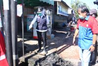 Wakil Walikota Palembang Fitrianti Agustinda mengkhawatirkan banyaknya tiang milik perusahaan yang berdiri di saluran air yang berdampak penyumbatan saluran air.