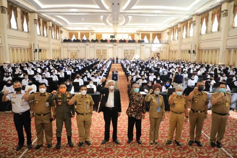 Wakil Gubernur Sumatera Selatan [Sumsel] H Mawardi Yahya meninjau langsung pelaksanaan seleksi Sistem Kompetensi Dasar [SKD] berbasis Computer Assisted Test untuk Calon Pegawai Negeri Sipil [CAT CPNS] di lingkungan Pemprov Sumsel di The Sultan Convention Centre Palembang, Selasa [21/9]. 