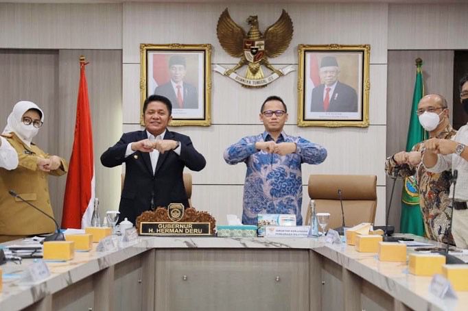 Pembahasan Usulan Program Compact 2 Provinsi Sumsel dibuka Gubernur Sumsel H Herman Deru dihadiri Direktur Kerjasama Pendanaan Bilateral Kementerian PPN/Bappenas RI, Kurniawan Ariadi yang dilaksanakan di ruang Rapat Bina Praja Pemprov Sumsel, Selasa [21/9] siang.