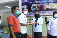 Sekretaris Daerah [Sekda] Kota Palembang Ratu Dewa menghadiri acara Penyerahan Donasi Telur dan Makan Telur bersama siswa yang diselenggarakan Pengurus Daerah Keluarga Alumni Universitas Gajah Mada [KAGAMA] Provinsi Sumatera Selatan, Rabu 22 September 2021. 