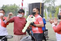 Semarak HUT TNI, Herman Deru Bagikan 4 Unit Sepeda Motor