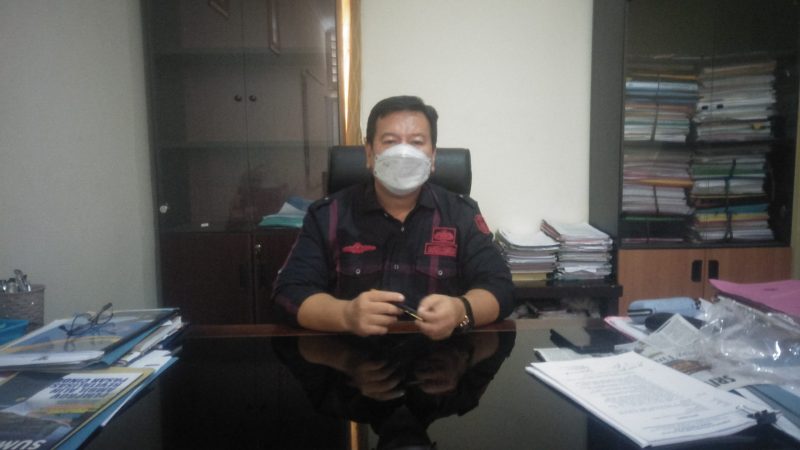 Kabid PTK Disdik Sumsel Emzen SPd MM saat dijumpai di tengah kesibukannya, Jumat (3/9/2021).