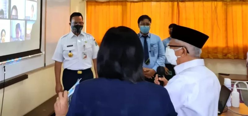 Wakil Presiden (Wapres) Ma’ruf Amin meninjau pelaksanaan pembelajaran tatap muka (PTM) terbatas di sejumlah sekolah di DKI Jakarta, Rabu (08/09)