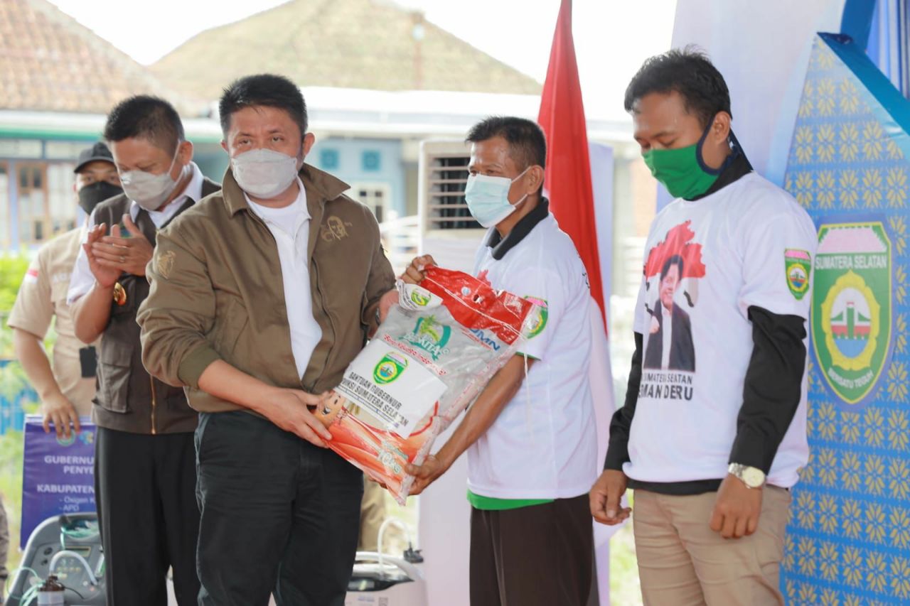 Gubernur H Herman Deru Berikan Oksigen Konsentrator, APD dan Ribuan Masker untuk RS se-OKU Raya