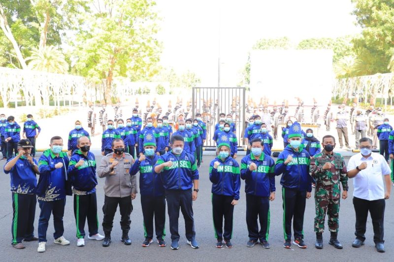Gubernur Sumsel Herman Deru ketika meresmikan sekaligus melepas kontingen Sumsel yang akan berlaga di Pekan Olahraga Nasional (PON) XX Papua Tahun 2021 di Plaza Stadion Gelora Sriwijaya Jakabaring, Palembang, Rabu (15/9).