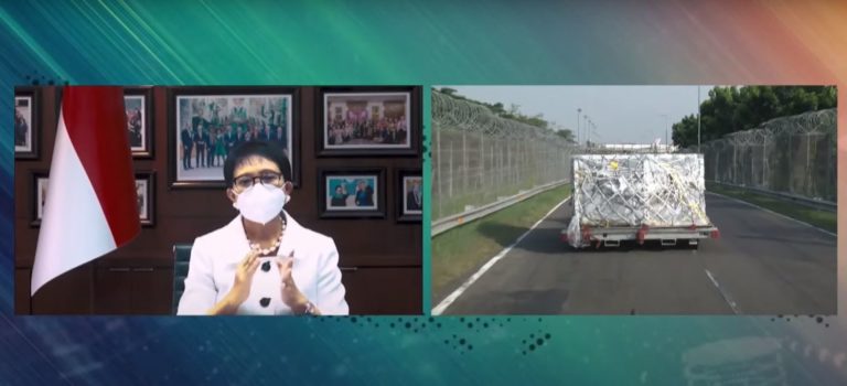 Menteri Luar Negeri (Menlu) RI, Retno LP Marsudi, dalam keterangan pers menyambut kedatangan vaksin AstraZeneca