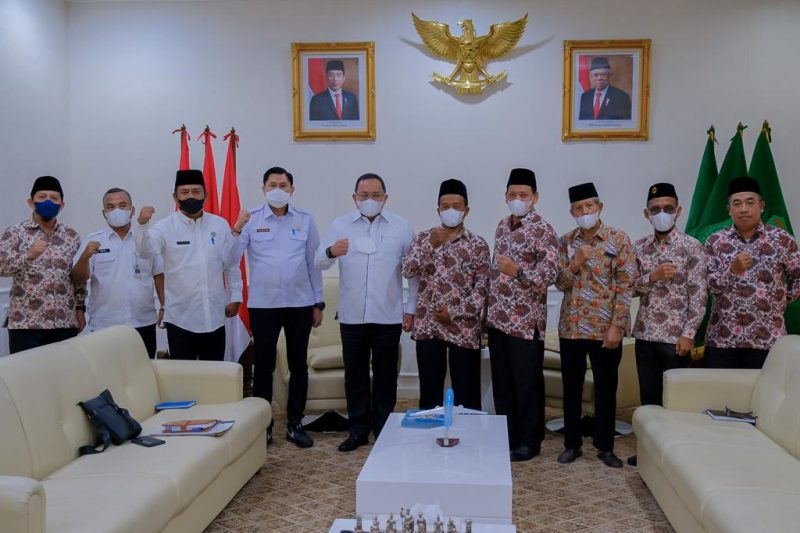 Pengurus Pimpinan Daerah Muhammadiyah Kabupaten Muba diterima langsung oleh Bupati Muba Dr H Dodi Reza Alex Noerdin Lic Econ MBA, Rabu (1/9/2022) di ruang Audiensi Bupati Muba.