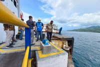 Anggota Ombudsman RI, Hery Susanto saat melakukan peninjauan ALMA milik PLN yang terletak di Pelabuhan Fery Bastiong, Kota Ternate, Provinsi Maluku Utara.