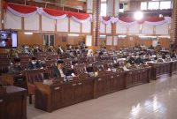 Pimpinan dan Anggota DPRD Provinsi Sumsel mendengarkan Pidato Kenegaraan Presiden Republik Indonesia, Ir Joko Widodo Pada Sidang Tahunan MPR RI yang berlangsung di Ruang Rapat Paripurna, Gedung Nusantara MPR/DPR/DPR RI, Senayan, Jakarta secara virtual, Senin (16/8).