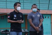 Sekjen PSSI Yunus Nusi didampingi Pelatih timnas wanita, Rudy Eka