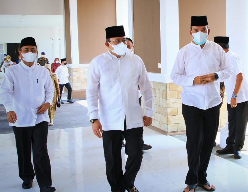 Kegiatan yasinan dan doa bersama yang digelar dalam rangka menyambut Hari Ulang Tahun [HUT] Kabupaten Musi Banyuasin [Muba] ke-65, acara berlangsung hikmat dan dilaksanakan sesuai protokol kesehatan COVID-19, bertempat di Pendopoan Griya Bumi Serasan Sekate, Selasa [21/9/2021].