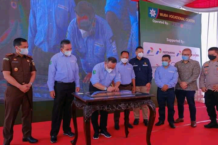 Bupati Muba Dr Dodi Reza Alex Noerdin Lic Econ MBA melakukan kegiatan Vendor Day yakni sosialisasi dan edukasi CIBD dan CSMS penunjang industri Tema “Pembekalan Pelaku Usaha Lokal [Vendor Lokal] dalam Menunjang Industri Hulu Migas dalam Wilayah Kabupaten Musi Banyuasin Tahun 2021, Senin [27/9/2021].