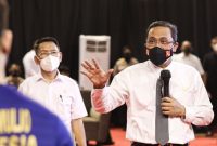 Ketum PP PBSI, Agung Firman Sampurna beserta Sekretaris Jenderal Mohammad Fadil Imran melepas dan mengukuhkan tim Piala Sudirman dan Thomas-Uber, Senin (20/9) sore