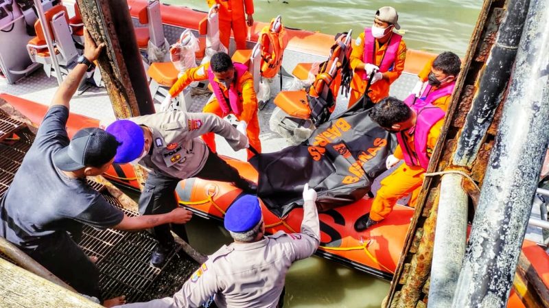Tim SAR gabungan berhasil menemukan korban Hamzah pukul 08.45 Wita dalam kondisi meninggal dunia 