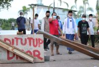 Walikota Palembang H Harnojoyo meninjau langsung pembangunan jalan di Jalan Ponorogo, Kelurahan Suka Jaya, Kecamatan Sukarami Palembang, Senin [18/10].