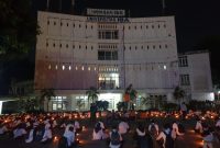 BEM Universitas IBA mengadakan renungan suci memperingati Tragedi meninggalnya salah satu mahasiswa bernama Meyer dari UIBA Palembang, Selasa malam [5/10/2021].