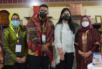 Stan pameran Sumsel berhasil mencuri perhatian putri Presiden RI, Kahiyang Ayu Jokowi yang tidak lain merupakan istri Walikota Medan Bobby Nasution. 