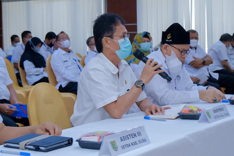 Plt Bupati Musi Banyuasin [Muba], Beni Hernedi SIP memberikan mandat Asisten Bidang Pengembangan Perekonomian dan Pembangunan Setda Muba Drs H Yusuf Amilin, sebagai Pelaksana Tugas [Plt] Kepala Dinas PUPR Muba.