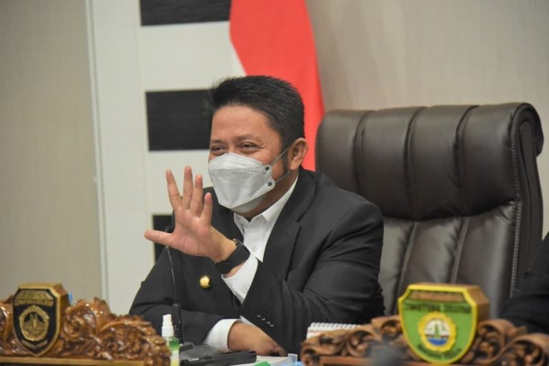 Gubernur Sumsel H Herman Deru menghadiri Grand Launching Buku Pendapat (strategic foresight) BPK RI, oleh Ketua BPK RI Dr Agung Firman Sampurna CSFA, CFrA, CGCAE, QGIA, secara virtual dari, dari Gedung DPRD Provinsi Sumsel, Kamis [21/10].