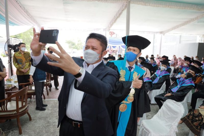 Gubernur Sumsel H Herman Deru hadiri Sidang Senat Terbuka Universitas Sumatera Selatan, Sabtu [2/10].