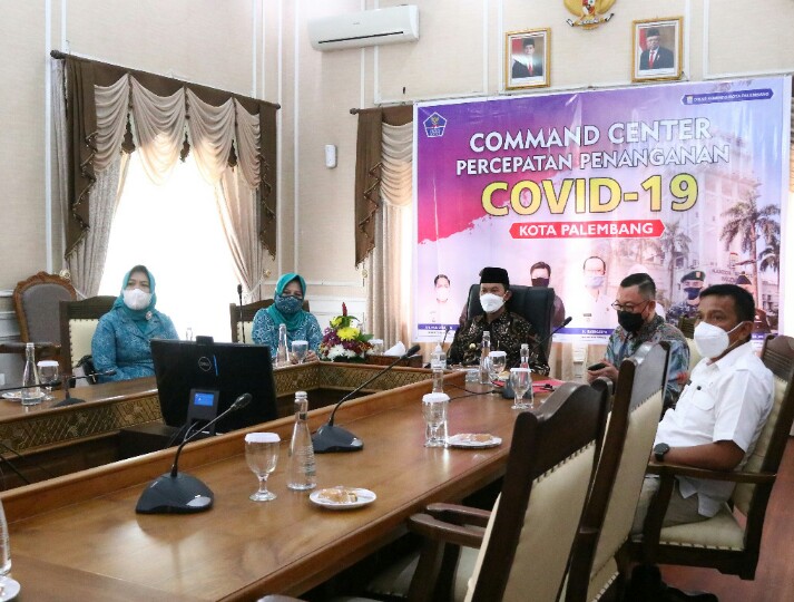 Walikota Palembang H Harnojoyo menerima penghargaan Anugerah Parahita Ekapraya [APE] 2021 dari Kementerian PPPA kategori Pratama dengan kriteria Kepedulian Kepala Daerah terhadap Kesetaraan Gender dari Rumah Dinas Walikota melalui Virtual. 