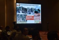 Rapat koordinasi penanganan aktivitas pengeboran liar sumur minyak bumi oleh masyarakat di Provinsi Sumsel dan mekanisme dan persyaratan dalam rancangan peraturan Menteri ESDM tentang tata cara pengusahaan dan Pemroduksian Minyak Bumi Pada Sumur Minyak yang dikelola masyarakat sekitar yang digelar Polda Sumsel di Hotel Novotel, Selasa [19/10]. 