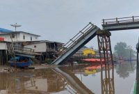 Jembatan Makarti Jaya Ambruk