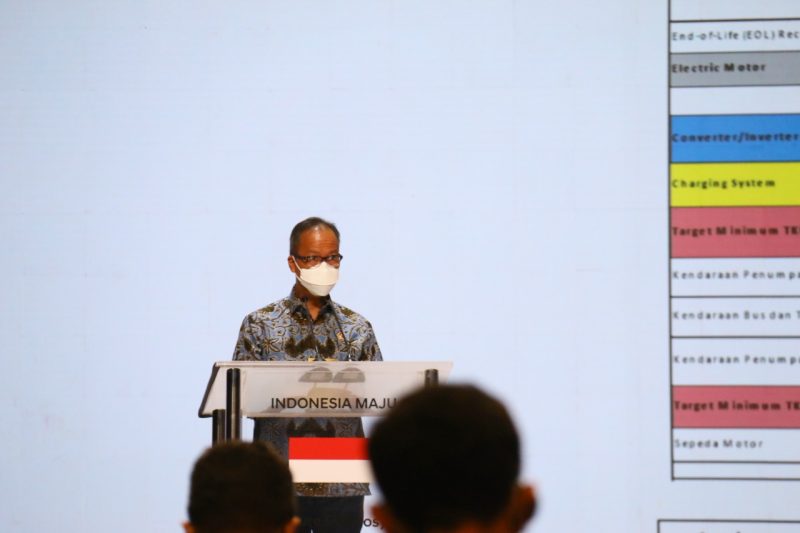 Menteri Perindustrian Agus Gumiwang Kartasasmita