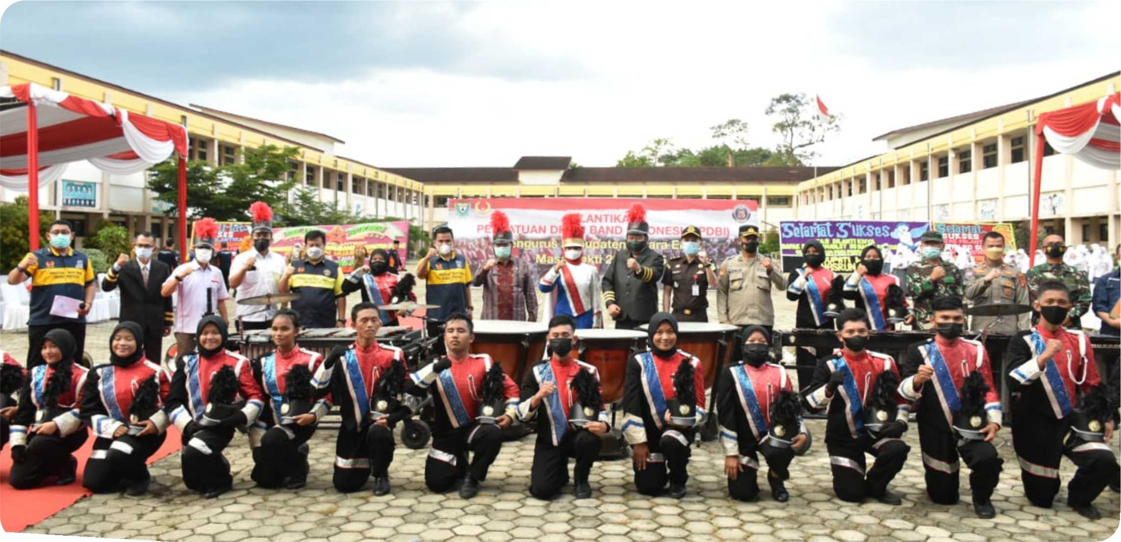 Ketua Persatuan Drum Band Indonesia Provinsi Sumatera Selatan [PDBI Sumsel], Riza Fahlevi melantik dan mengambil sumpah jabatan Kepengurusan PDBI Kabupaten Muara Enim masa bakti 2021-2025 dengan Ketua Umum dijabat Iko Gusman, Wakil Ketua Yandra Iskandar, Sekretaris Umum Misniati, Bendahara Kahfi Al Furqon, Ketua Harian Julius P Hutasoit dan Ketua-ketua Bidang, di SMK Negeri 1 Muara Enim, Kamis sore [7/10/2021].