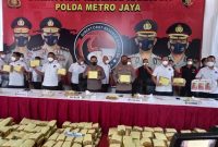 Direktorat Reserse Narkoba Polda Metro Jaya membongkar penyelundupan ganja yang dilakukan jaringan Jakarta-Aceh-Medan.