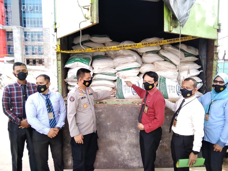 Tak Kantongi Izin Edar, 659 Karung Pupuk Dolomite Disita
