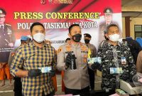 Pembuat dan pengedar uang palsu di Kadipaten, Kabupaten Tasikmalaya berhasil diciduk Sat Reskrim Polres Tasikmalaya Kota dan Polsek Kadipaten Polda Jabar, Rabu (6/10)