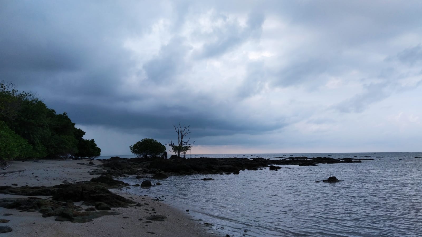 Bibir Pantai Pulau Maspari