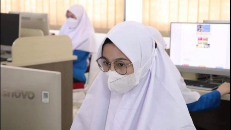Siswi MAN IC Tanah Laut Kalimantan Selatan saat mengikuti KESN 2021