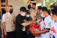 Herman Deru Berikan Bantuan untuk Warga Empat Lawang 