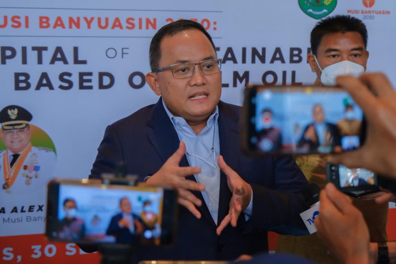 Bupati Dr Dodi Reza Alex Noerdin Lic Econ MBA diminta menjadi pembicara pada Yeosu-UEA Summit 2021 bertema “Musi Banyuasin Regency as Pioneer of The Green Fuel Industry of Palm Oil to Support
The Commitment Zero Emission By 2050