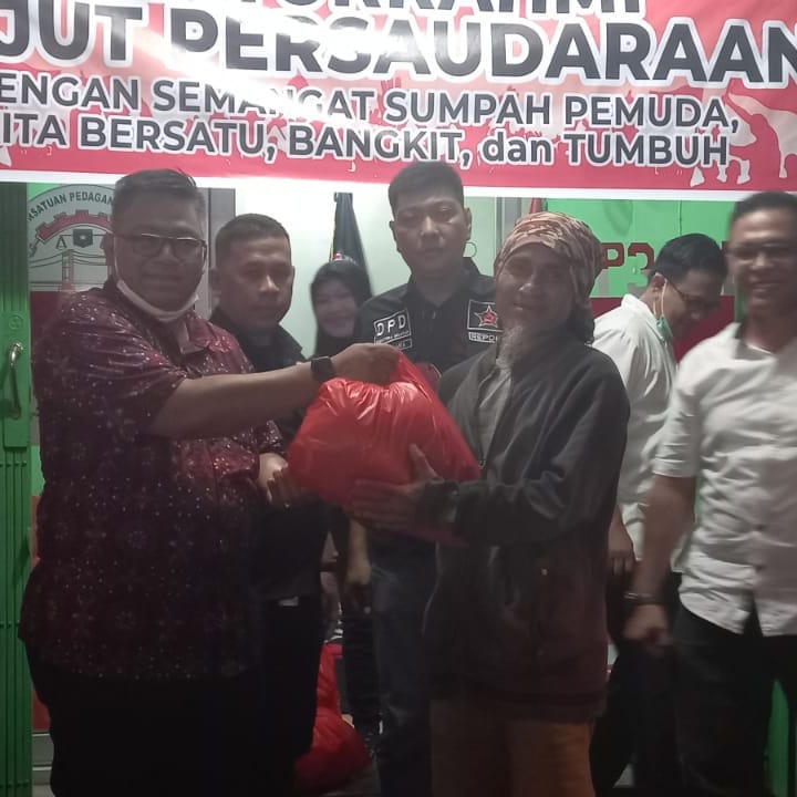 Repdem Sumsel bersama PPPJKB Bagikan Ratusan Paket Sembako