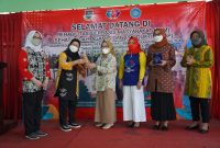 Wakil Ketua 1 TP PKK Sumsel, Hj Fauziah Mawardi Yahya, saat kunjungan kerja di desa Lembang, Bandung Barat, Selasa [26/10].