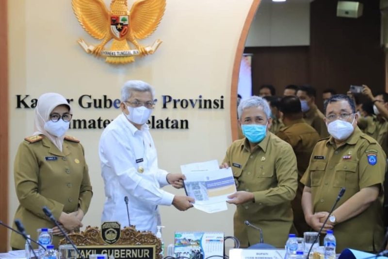 Bupati Ogan Komering Ilir [OKI] Iskandar, usai paparan program pembangunan strategis Kabupaten OKI di ruang rapat Gubernur Sumsel, Selasa [26/10].