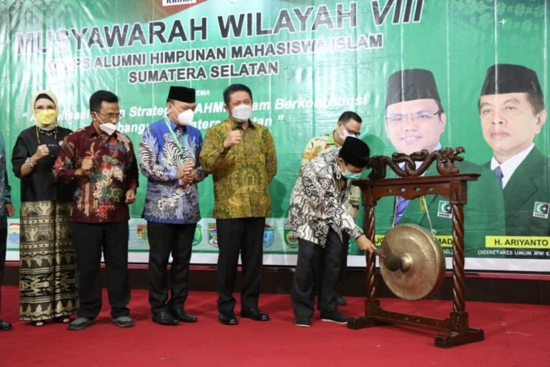 Gubernur Sumsel H Herman Deru menghadiri pembukaan Muswil KAHMI ke-8 di Ballroom Hotel Swara Dwipa Palembang, Sabtu [30/10].