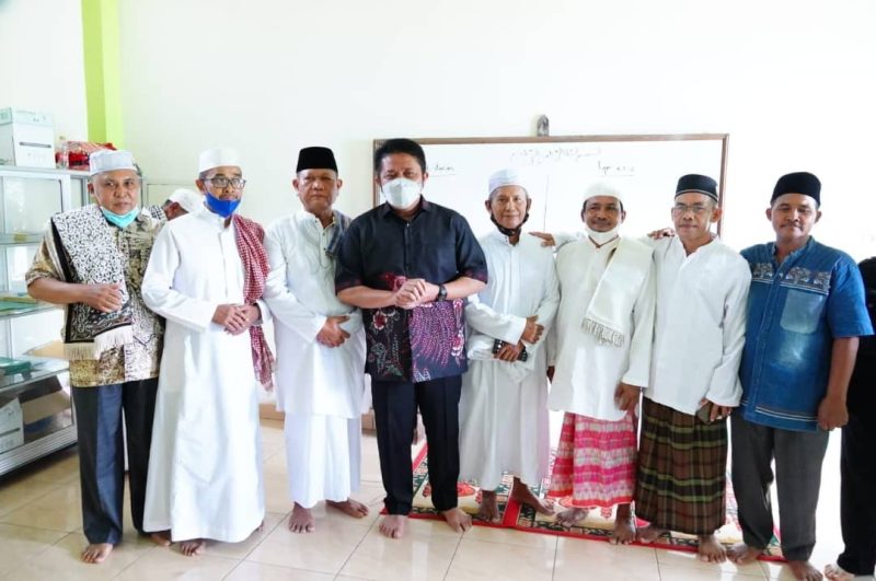 GUbernur Sumsel H Herman Deru melakukan Safari Jumat di Masjid Jamiatul Ikhsan di Jalan Sukabangun II Palembang, Jumat [29/10].