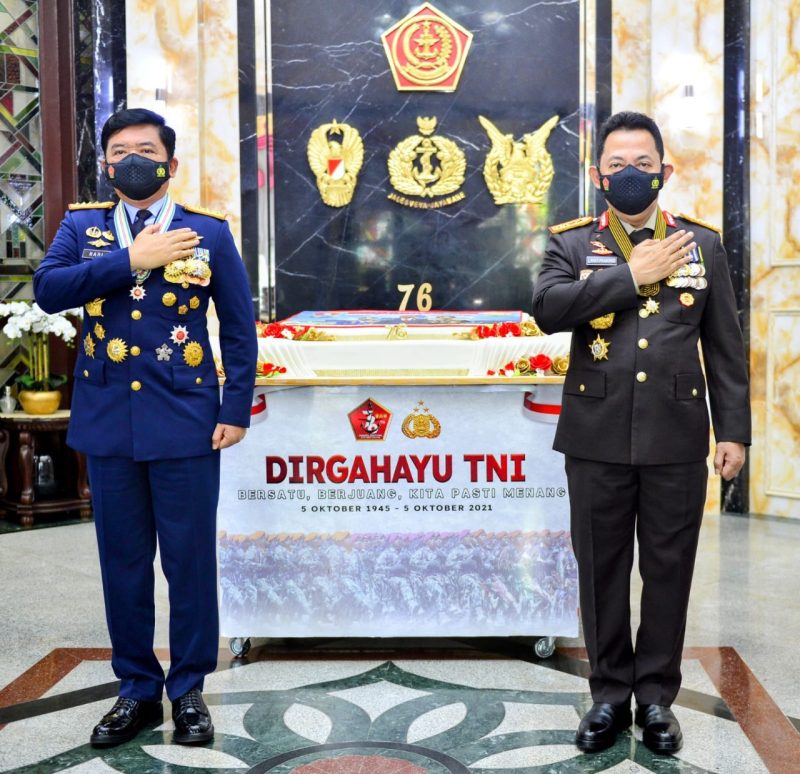 Panglima TNI Dr. (H.C.) Hadi Tjahjanto SIP dan Kapolri Drs Listyo Sigit Prabowo MSi