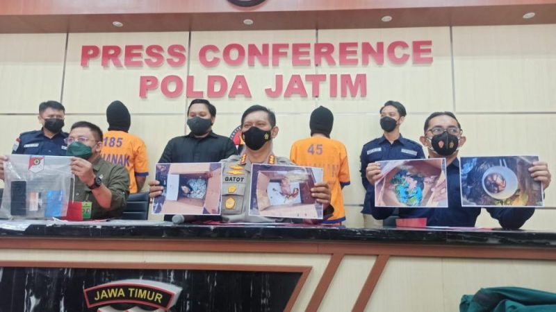Polda jawa TImur berhasil meringkus sindikat perdagangan macan tutul dan bayi lutung