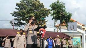 Kabaharkam Polri, Polri Komjen Pol Drs Arief Sulistiyanto MSi memimpin apel gelar sarana dan prasarana kesiapan pengamanan Conference of the Parties (COP-4) dan Presidensi G20 Tahun 2022 di Lapangan Iptu Soetardjo Mako Satbrimob, Tohpati, Denpasar, Bali, Kamis 